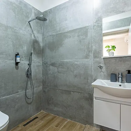 Apartment Lian 3 - Modern Classic Triple --- Brand New - Lungomare 3 Min Walk *
